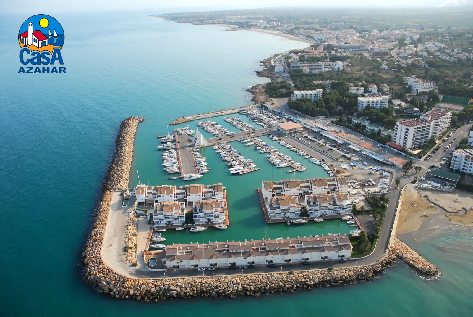 Vista aérea del puerto deportivo Las Fuentes y la costa de Alcossebre